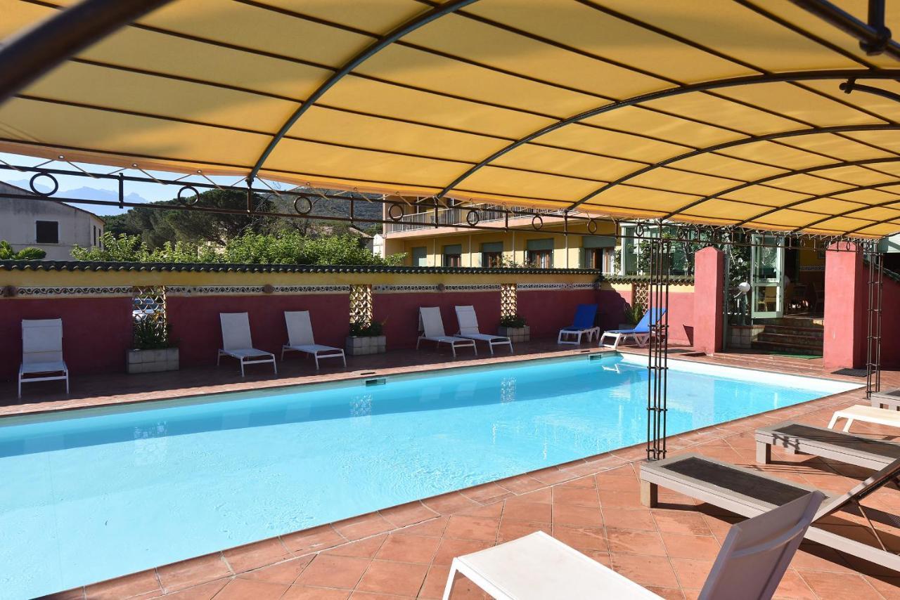 Hotel Cyrnea Calvi  Eksteriør bilde